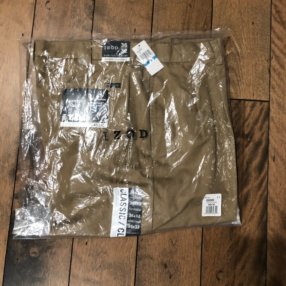Men’s khaki pants